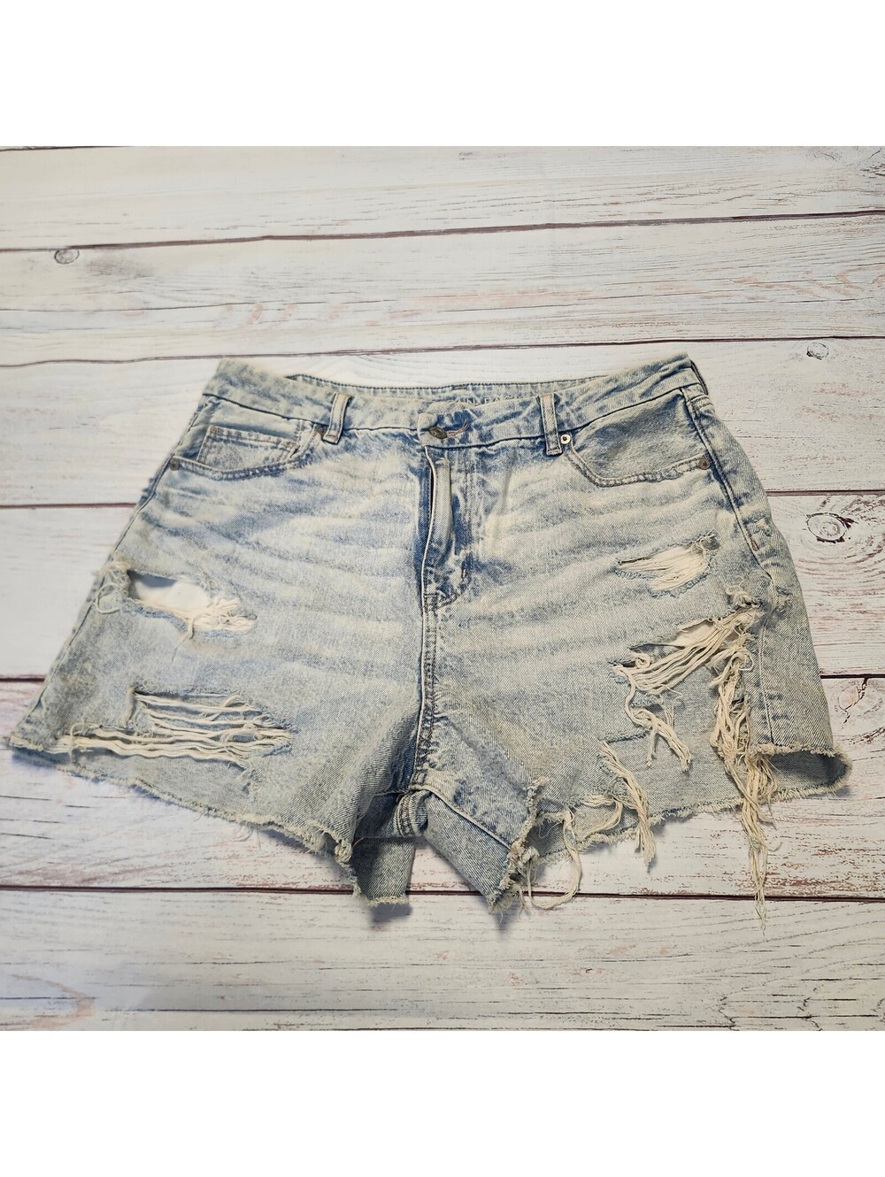 American Eagle Cury Mom Short Distressed Light Wash Blue Denim Shorts Size 16